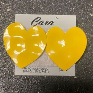 Cara 90s Yellow Heart Earrings